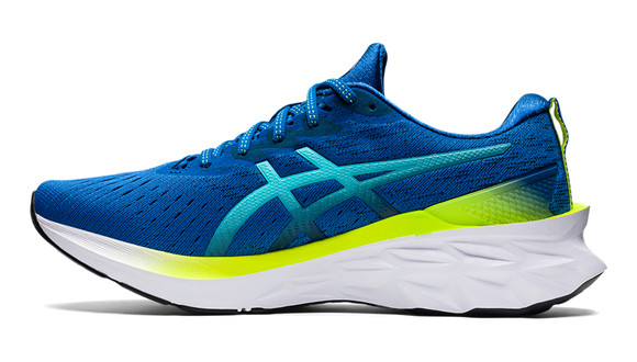 Asics Laufschuhe Novablast 2